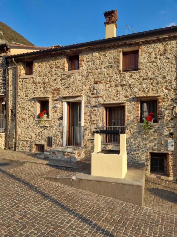 Appartement Eloisa E Abelardo à Pove del Grappa Extérieur photo